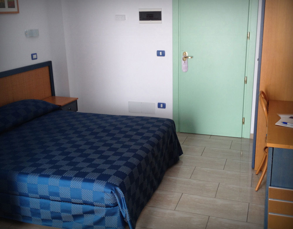 Hotel Mistral มารินา ดิ กัมโป ภายนอก รูปภาพ