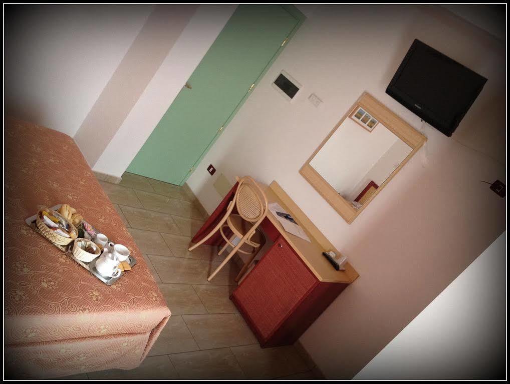 Hotel Mistral มารินา ดิ กัมโป ภายนอก รูปภาพ